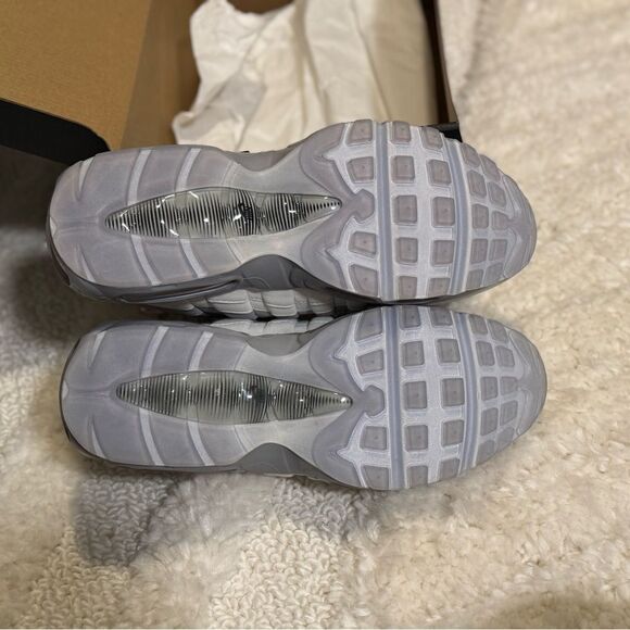 NIKE AIR MAX 95, size 9W - Picture 3 of 7